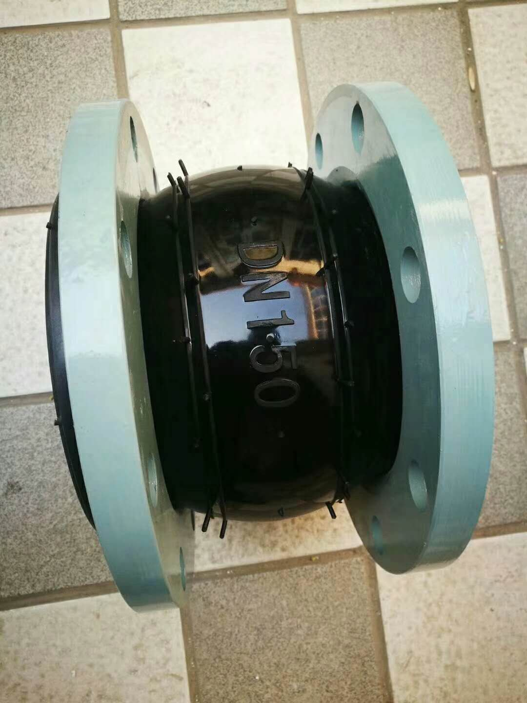 如何對橡膠軟接頭進行加工